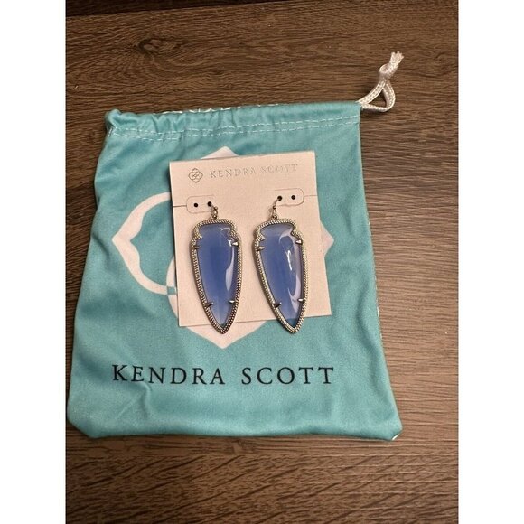 Kendra Scott‎ VTG Periwinkle Blue Skylar Arrowhead Earrings in Gold